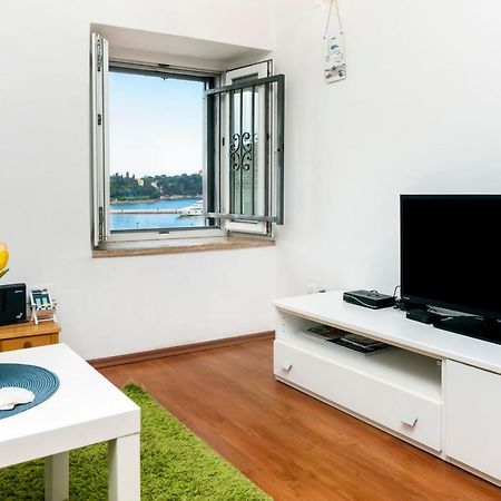 Sea View Apartment 로비니 외부 사진