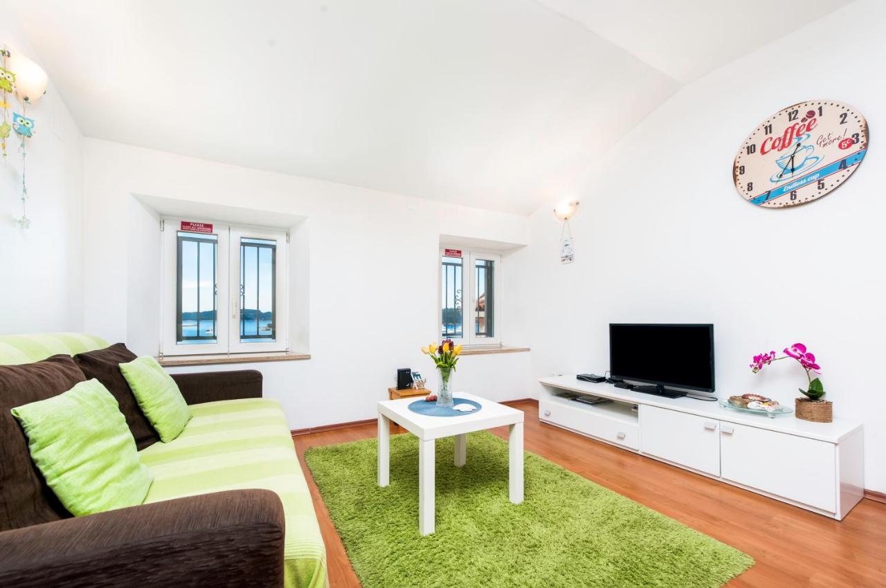 Sea View Apartment 로비니 외부 사진