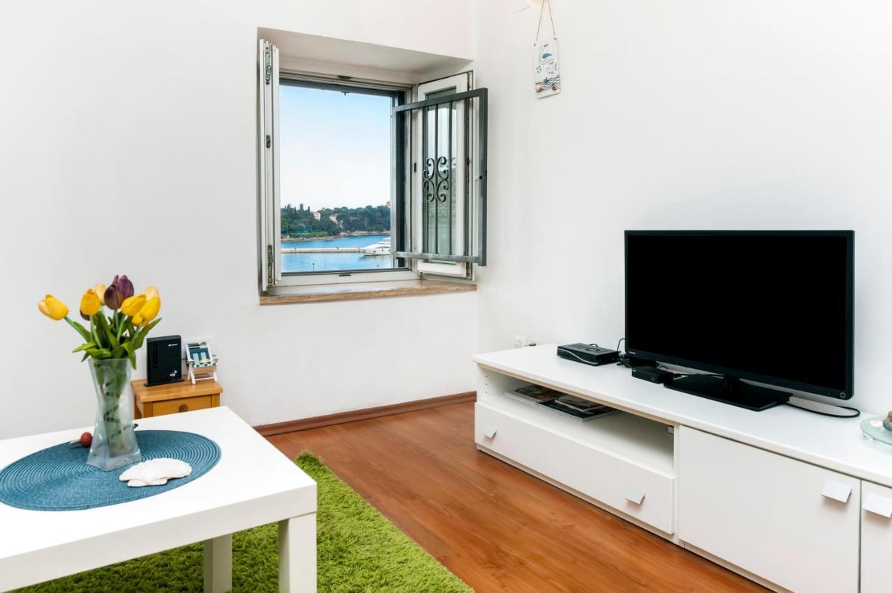 Sea View Apartment 로비니 외부 사진