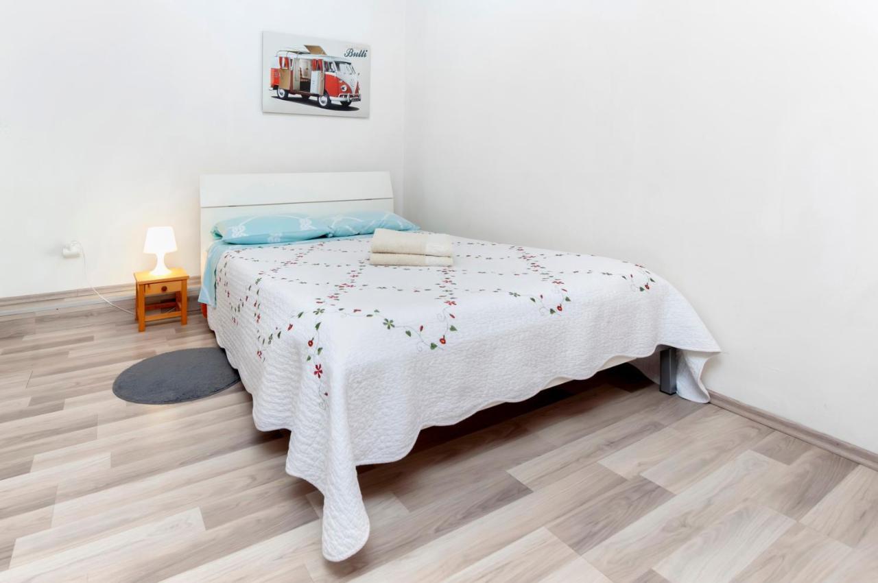 Sea View Apartment 로비니 외부 사진